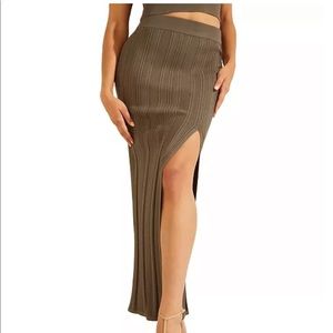 Guess Olive Green Maxi Skirt 💚